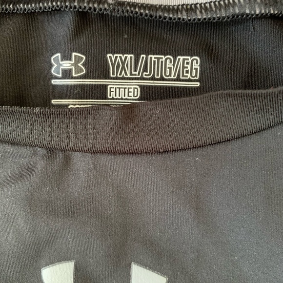 Under Armour boys heat gear long sleeve - Picture 2 of 4